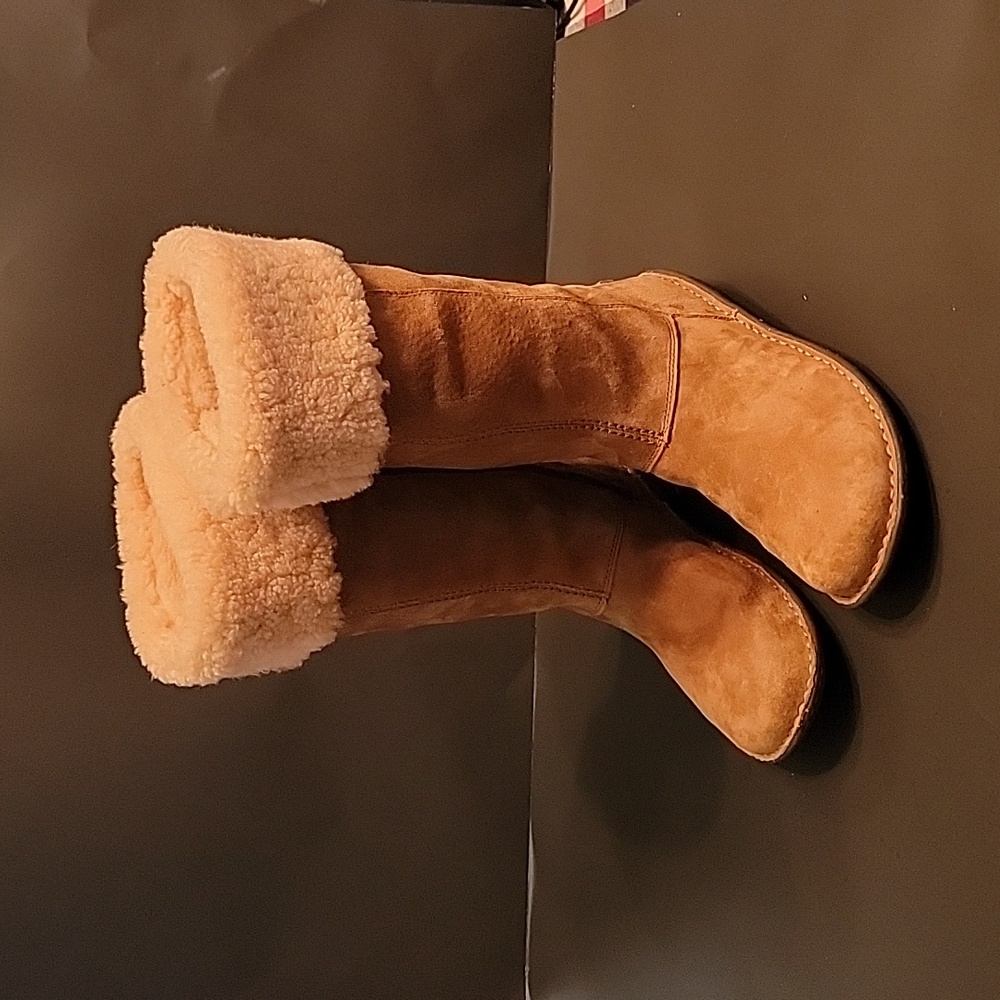 Ugg Karyn Cuff Sheepskin Boot, Tan, Euc. Size 8 - image 1